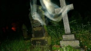 Негативная энергия может поселиться в доме: какие фотографии нельзя делать на кладбище Негативная энергия может поселиться в доме: какие фотографии нельзя делать на кладбище