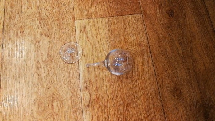 Обалденный сувенир из разбитой рюмки