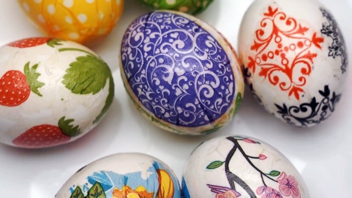 Без наклеек и красителей: копеечный способ украсить яйца на Пасху. Получится у каждого Без наклеек и красителей: копеечный способ украсить яйца на Пасху. Получится у каждого