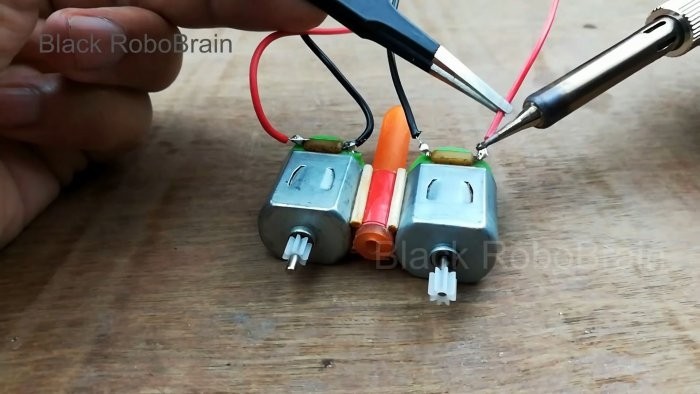 Как сделать рабочий двухвинтовой вертолет на обычных моторчиках от игрушек