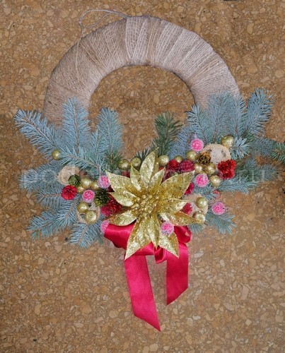 Венок из еловых веток