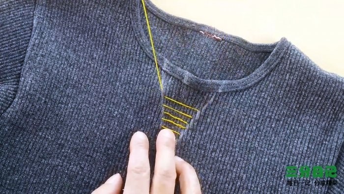 Как сузить вырез горловины свитера или футболки своими руками Как сузить вырез горловины свитера или футболки своими руками