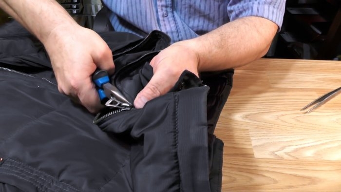 Как правильно поджимать бегунок на молнии