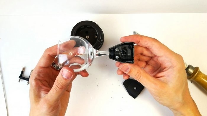 Обалденный сувенир из разбитой рюмки