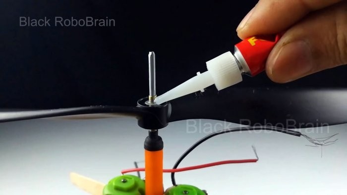 Как сделать рабочий двухвинтовой вертолет на обычных моторчиках от игрушек