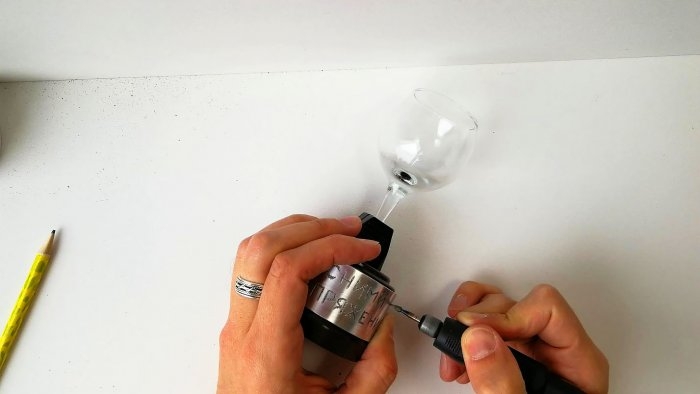 Обалденный сувенир из разбитой рюмки