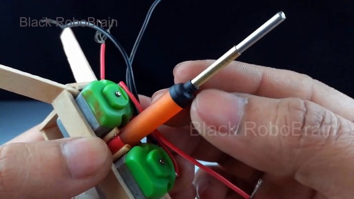 Как сделать рабочий двухвинтовой вертолет на обычных моторчиках от игрушек