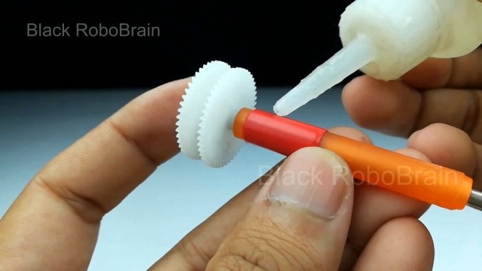 Как сделать рабочий двухвинтовой вертолет на обычных моторчиках от игрушек