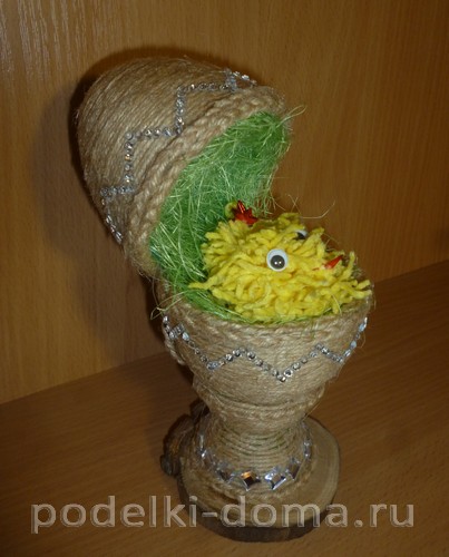 Пасхальное яйцо из ниток