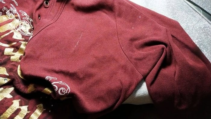 Как незаметно и аккуратно зашить дырку в одежде