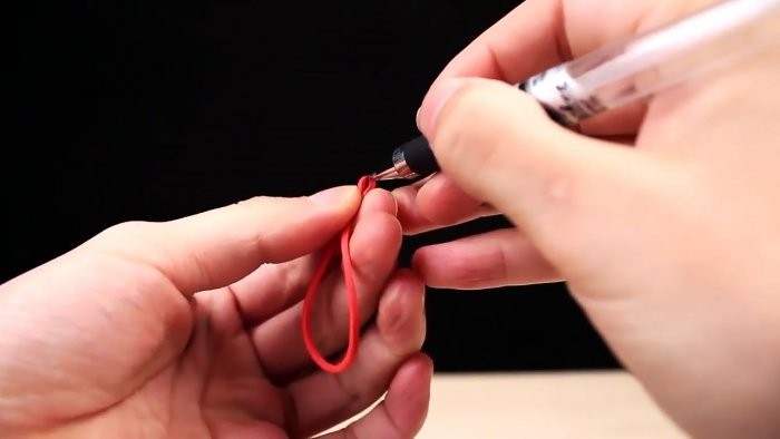 Как проткнуть гвоздём стеклянную бутылку?