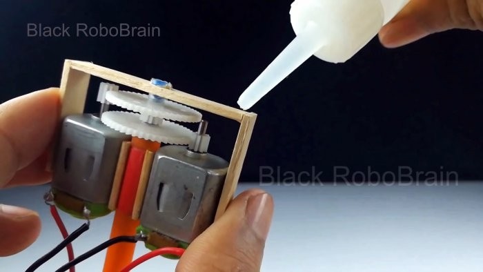 Как сделать рабочий двухвинтовой вертолет на обычных моторчиках от игрушек