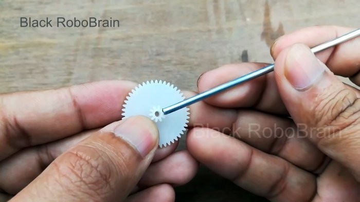 Как сделать рабочий двухвинтовой вертолет на обычных моторчиках от игрушек