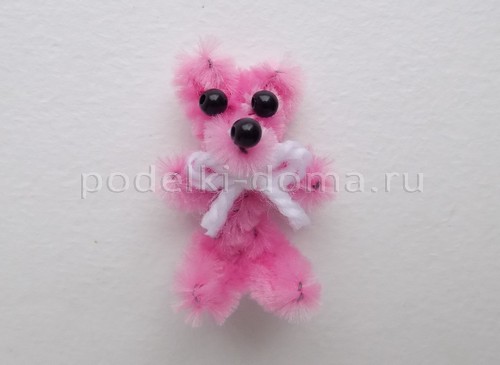 Плюшевый медвежонок из синельной проволоки
