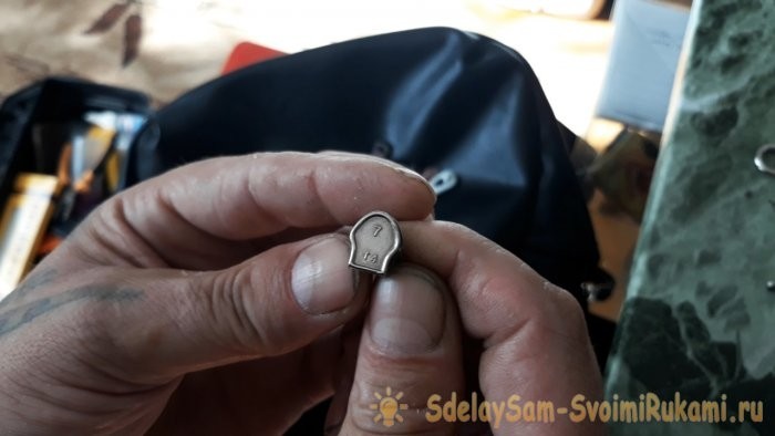 Как просто заменить сломанный бегунок на застёжке-молнии Как просто заменить сломанный бегунок на застёжке-молнии