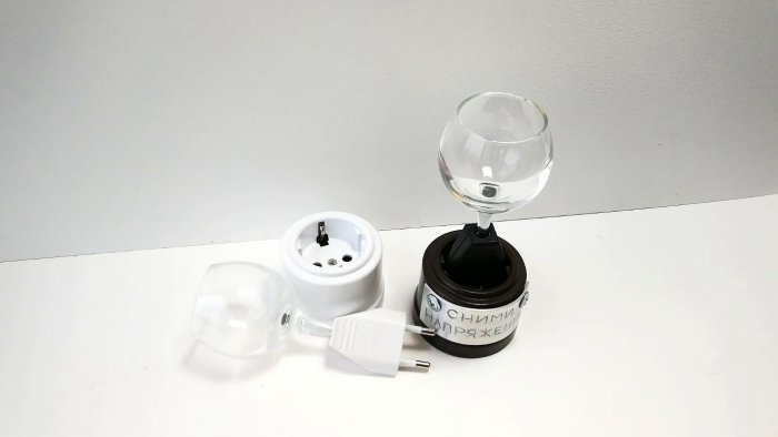 Обалденный сувенир из разбитой рюмки