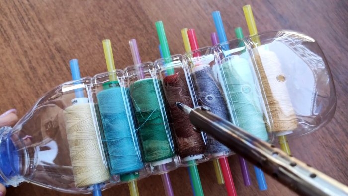 Теперь ничего не запутается. Способ хранения швейных ниток в ПЭТ бутылке Теперь ничего не запутается. Способ хранения швейных ниток в ПЭТ бутылке