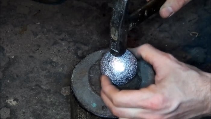 Как из алюминиевой фольги изготовить идеальный шар