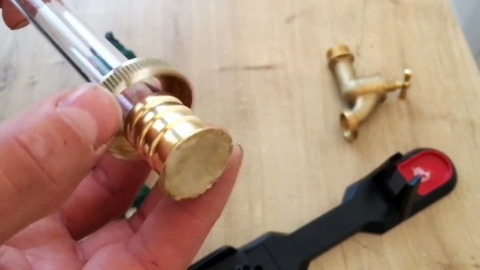 Как сделать магический кран с бесконечным потоком для украшения сада Как сделать магический кран с бесконечным потоком для украшения сада