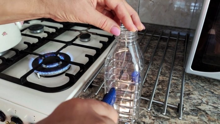 Теперь ничего не запутается. Способ хранения швейных ниток в ПЭТ бутылке Теперь ничего не запутается. Способ хранения швейных ниток в ПЭТ бутылке