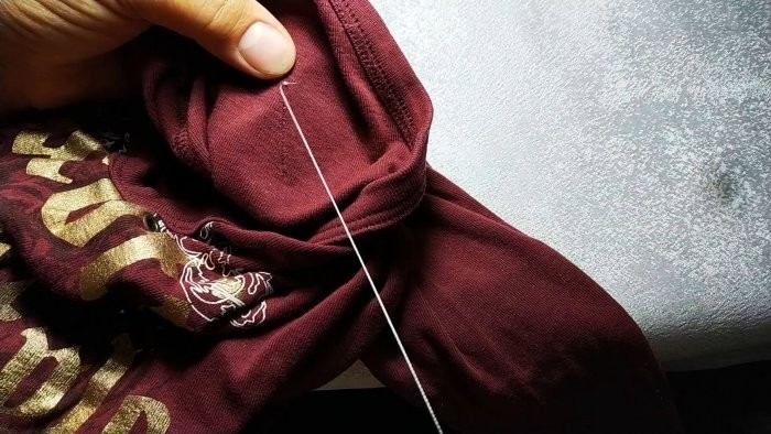 Как незаметно и аккуратно зашить дырку в одежде