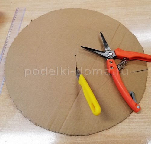 Венок из еловых веток