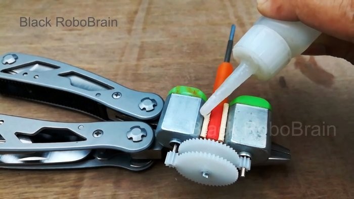 Как сделать рабочий двухвинтовой вертолет на обычных моторчиках от игрушек