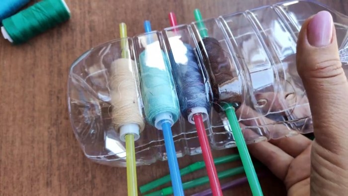Теперь ничего не запутается. Способ хранения швейных ниток в ПЭТ бутылке Теперь ничего не запутается. Способ хранения швейных ниток в ПЭТ бутылке