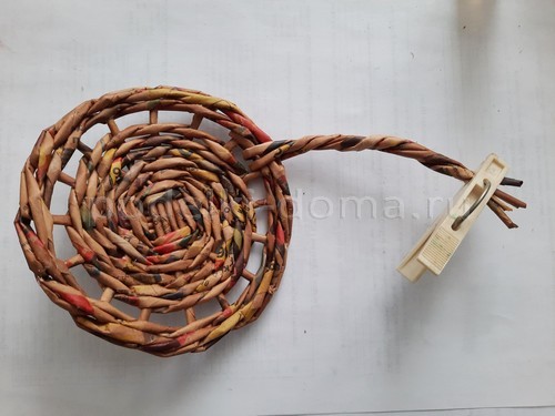 Букетница из газетных трубочек