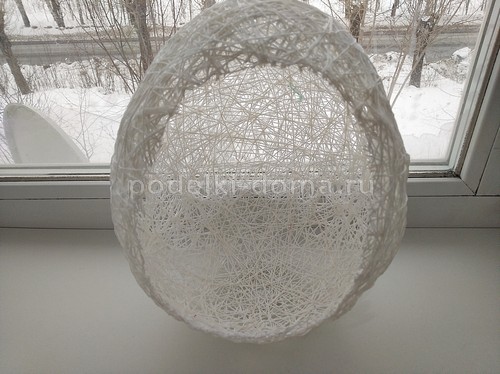 Пасхальное яйцо из ниток