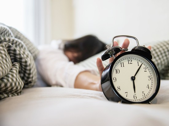 Российские ученые представили «умный» будильник: работает в унисон с мозгом