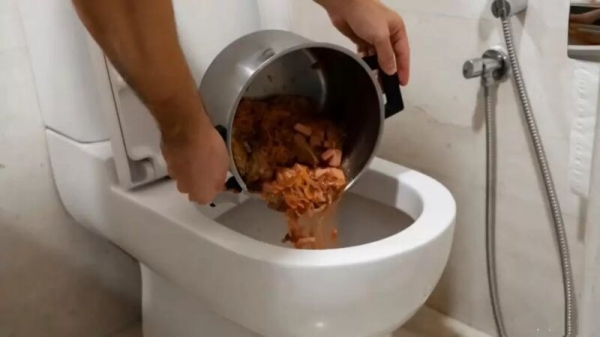 10 вещей, которые категорически нельзя смывать в раковину и в унитаз 10 вещей, которые категорически нельзя смывать в раковину и в унитаз