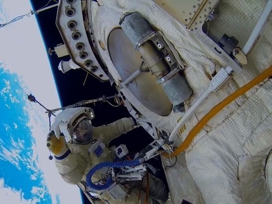 Артемьев и Кристофоретти вернулись из открытого космоса с мировым рекордом