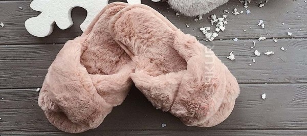 Действенные народные средства, которые помогут убрать неприятный запах из комнатных тапочек в домашних условиях