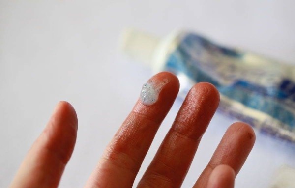 Безопасные способы помогут оттереть с кожи краску для волос после окрашивания в домашних условиях