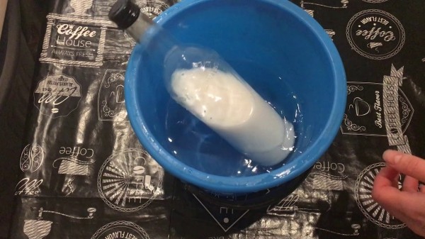 Способы, которые помогут легко отмыть стеклянные банки от этикеток и клея