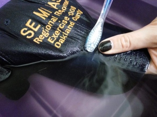 Как продлить жизнь бейсболке и купальнику, правильно стирая их