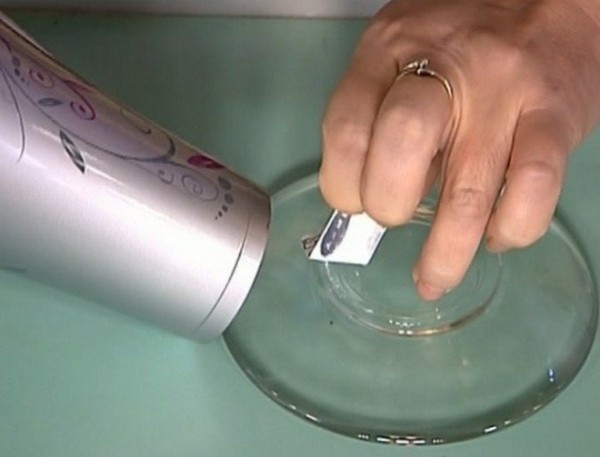 Способы, которые помогут легко отмыть стеклянные банки от этикеток и клея