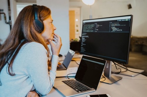 Нужна зарплата в 100 тыс. рублей? Выучите один язык программирования Нужна зарплата в 100 тыс. рублей? Выучите один язык программирования