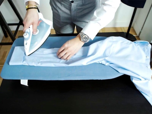 Быстро и просто: как погладить рубашку без стрелок на рукавах за 7 шагов