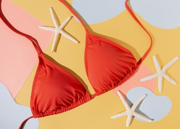 Как продлить жизнь бейсболке и купальнику, правильно стирая их