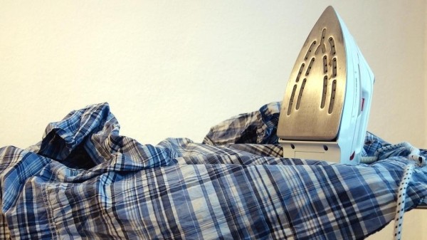 Быстро и просто: как погладить рубашку без стрелок на рукавах за 7 шагов