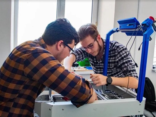 Студенты создали «робота-курьера» для работы на складах