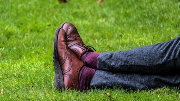 Из-за чего обувь начинает скрипеть: как убрать неприятный звук при ходьбе