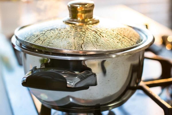 Простые и доступные способы очищения стеклянных крышек от кастрюль народными средствами Простые и доступные способы очищения стеклянных крышек от кастрюль народными средствами