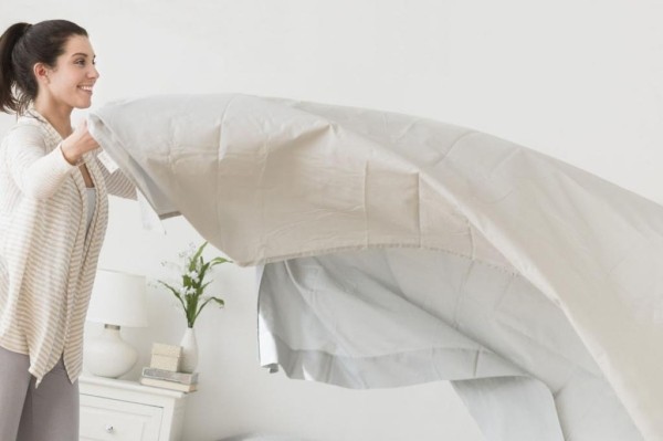 Способы, которые позволят заправить одеяло в пододеяльник за минуту Способы, которые позволят заправить одеяло в пододеяльник за минуту