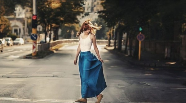 Что делать, чтобы юбка не прилипала к колготкам: лайфхаки, которые пригодятся каждой женщине