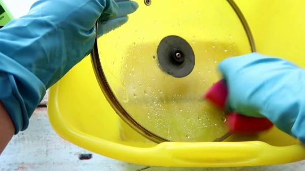 Простые и доступные способы очищения стеклянных крышек от кастрюль народными средствами Простые и доступные способы очищения стеклянных крышек от кастрюль народными средствами