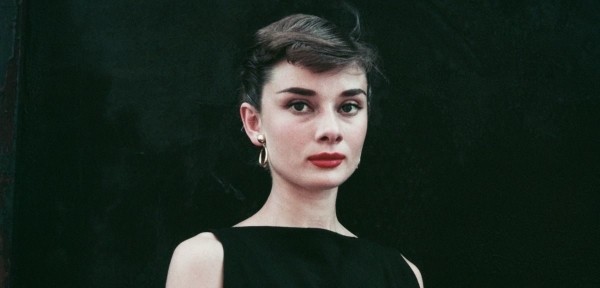 Гарантирует усталый вид и выделяет тени под глазами: какой цвет старит больше всего Гарантирует усталый вид и выделяет тени под глазами: какой цвет старит больше всего