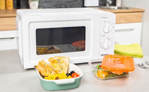 Мифы о микроволновке: чем на самом деле опасна еда, приготовленная в СВЧ-печи